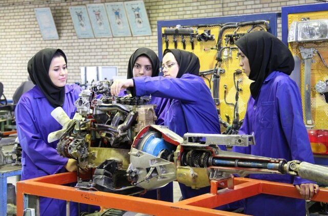 آموزش فناوری‌های نوین در کتاب‌های هنرستانی