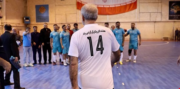 پزشکیان پا به توپ شد 